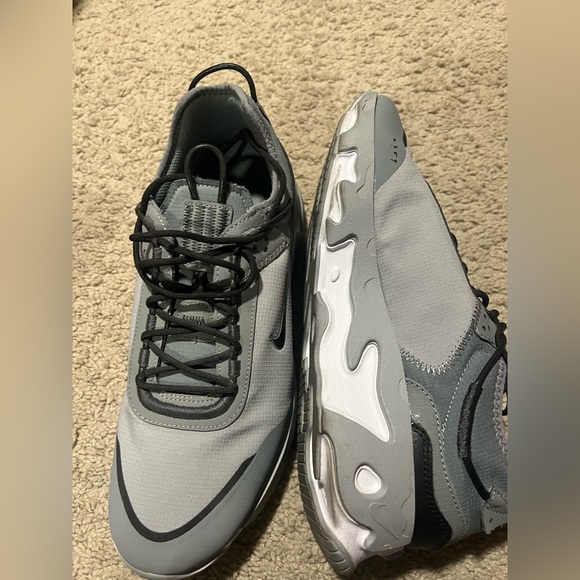 Nike men’s size 10 grey/black shoe - Picture 2 of 5